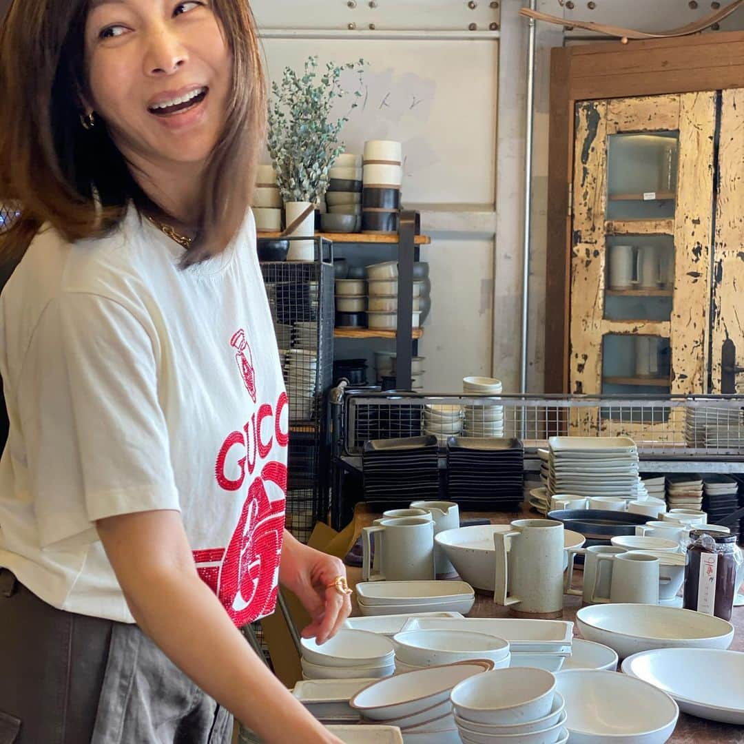 ファン・シネさんのインスタグラム写真 - (ファン・シネInstagram)「_ ❤️I need a white plate^ #고르기힘들어 #못보던게많네 #화소반 _」6月15日 16時43分 - cine33