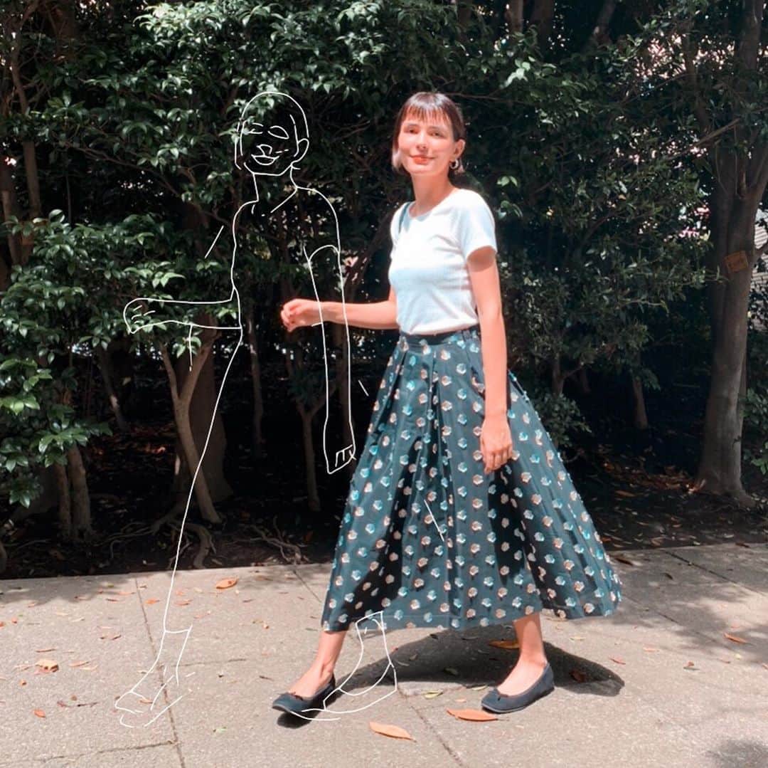 ケリーアンのインスタグラム：「☀️☕️🌿 良い天気で、可愛いスカート履いて、気分あがるっ！ @grace_continental.div」