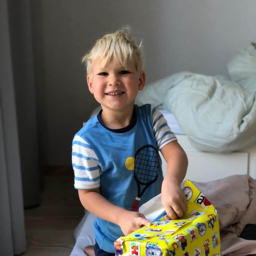 オラ・トイヴォネンさんのインスタグラム写真 - (オラ・トイヴォネンInstagram)「Nils 4 år, Grattis bästa kompis 🎈🎁」6月15日 16時53分 - olatoivonen20