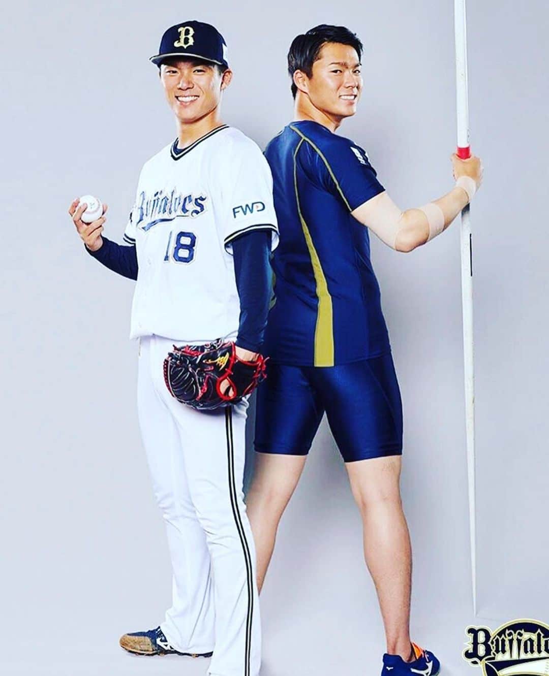山本由伸さんのインスタグラム写真 - (山本由伸Instagram)「マジか！？舞洲！！ 舞洲プロジェクトポスタービジュアルできました⚾⚽🏀 結構恥ずかしかったです🙄🙈 #舞洲プロジェクト #スポーツの力で大阪から元気を #STRONGOSAKA」6月15日 17時21分 - yoshinobu__yamamoto
