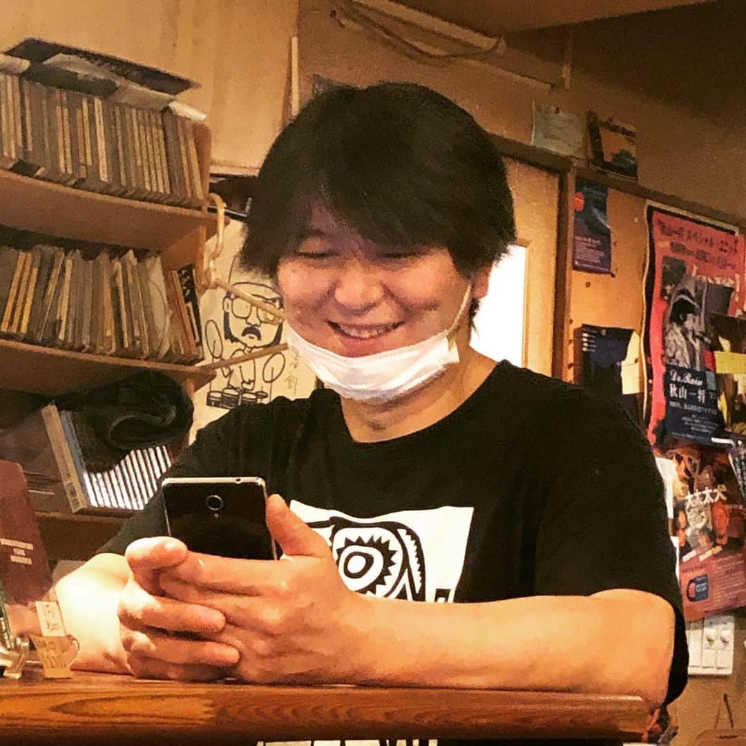 山川のりをのインスタグラム：「今夜はツイキャスプレミアライブ配信です。20時からギターパンダ  すいま千太郎ライブその2やります。ツイキャスで購入してくれたら助かります。西荻窪クラップクラップからです。無理ない範囲で会いにきてアイニージュー！」