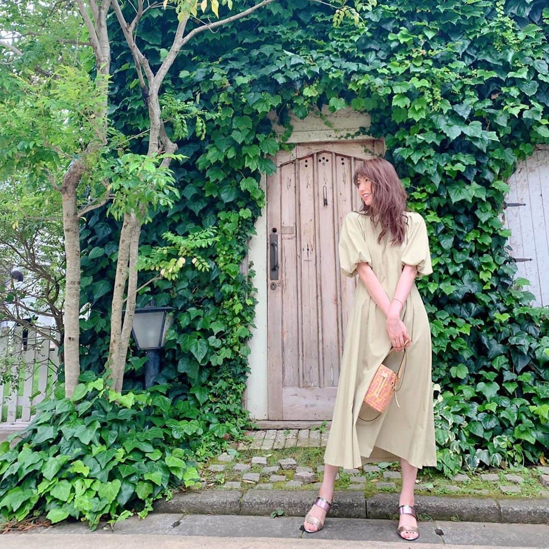 美香さんのインスタグラム写真 - (美香Instagram)「お気に入りワンピース🍀 fray i.d だよー。 バッグはFENDI💛 #frayid  #FENDI #私服」6月15日 17時34分 - mikaofficial99