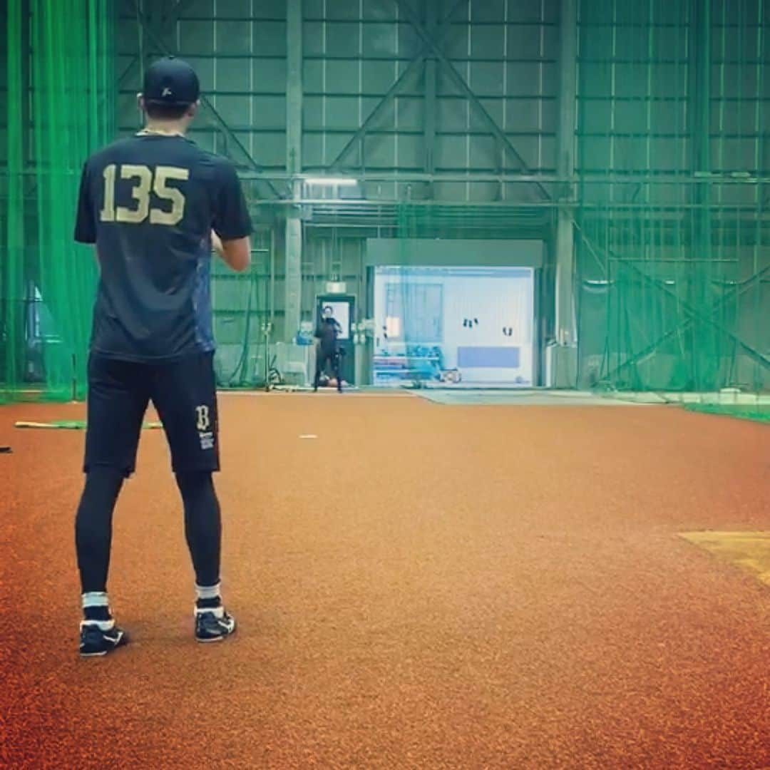 山崎颯一郎さんのインスタグラム写真 - (山崎颯一郎Instagram)「今日で22歳になりました。 祝ってくれた方々ありがとうございます！ 前よりも進化した姿を見せられるように頑張りますので応援よろしくお願いします！ リハビリは順調でございます👌 以上❗️」6月15日 17時57分 - yamazaki63