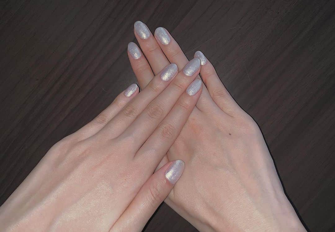 桑名利瑠のインスタグラム：「. . . 🆕❤︎ simple×silver . . . #fashion #followｍe #followforfollowback #l4l #nail #ネイル #デザイン #シルバーネイル #手 #makeup #make #simple #シンプルネイル #photo #photooftheday #outfit #selfie #selca #instafashion #instalike #instagood #instapic #picture #네일 #아이돌 #美容 #모델 #패션 #ポートレート」