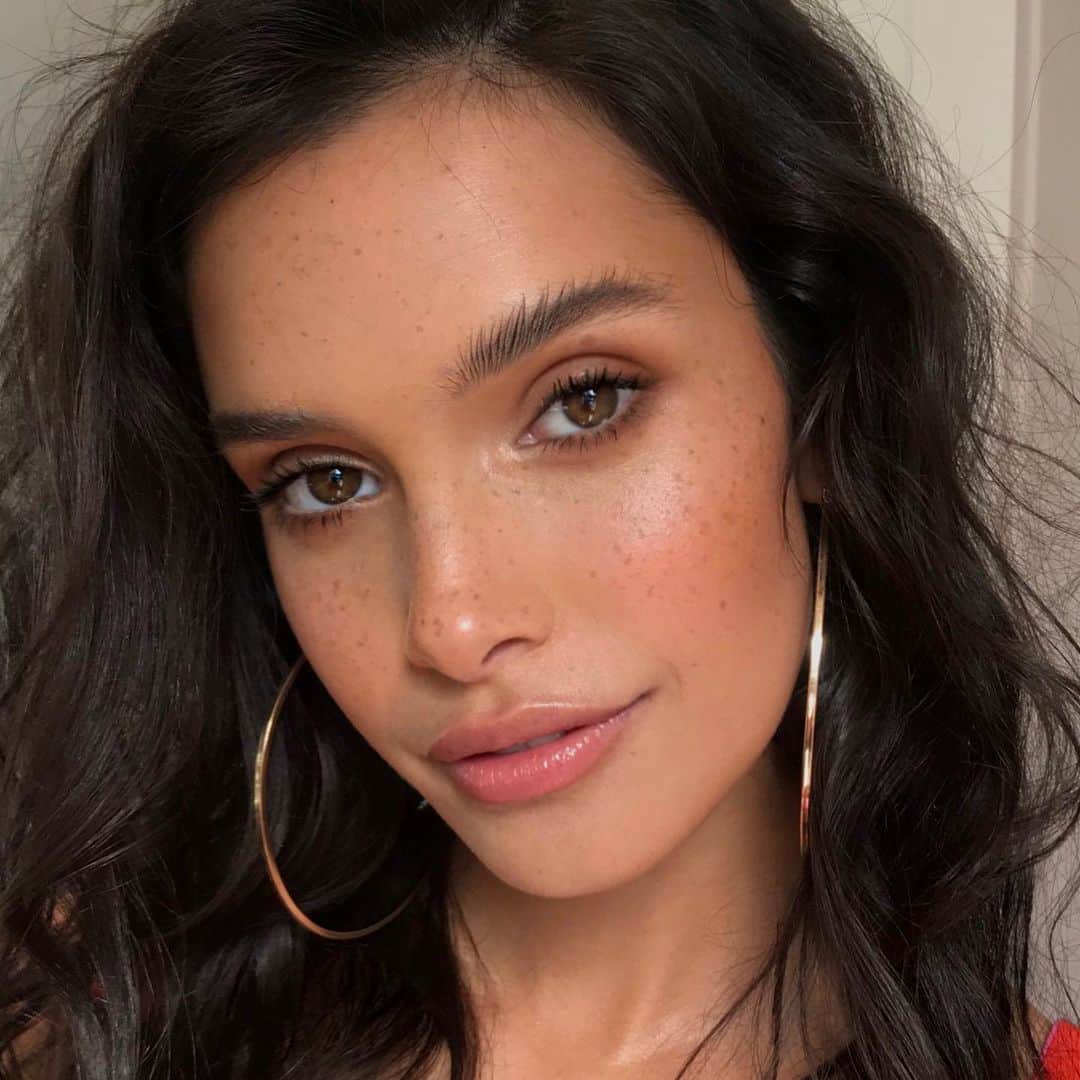 Ania Milczarczykのインスタグラム：「The next @misterzimi face coming your way.. @zoeebarnard ❤️ crew love @kyye @charlotte__stokes @stevenchee ❤️」