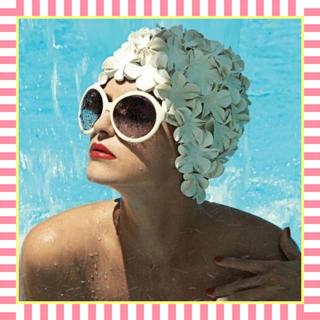 ラ・スリーズ・シュ・ル・シャポーさんのインスタグラム写真 - (ラ・スリーズ・シュ・ル・シャポーInstagram)「B R E A K Envie d’échanger tenue de ville pour chapeau de paille et bonnet de bain ! Vivement l’été 💦 - - - Want to change street style for straw hat and swimming cap 💦 - - - #lacerisesurlechapeau #mondaymood #summer #strawhat #swimmingpool #sunnyday #chill #putsomecolourinyourlife #coloryourlife」6月15日 18時05分 - la_cerise_sur_le_chapeau