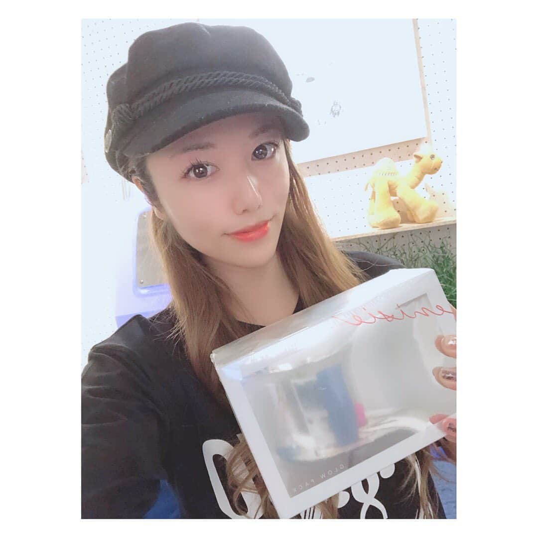 のインスタグラム：「@nagaokabiyoseitai  2ヶ月半ぶりに美容整体行けたー👍⤴️✨ 顔が浮腫んでパンパンだったし🐷体カチコチのバキバキやったから🔨 め〜っちゃ、ほぐしてもらって✨小顔矯正してもらって全体的にフワっと軽くなった〜😚😇💓 そしてエニシーグローパック(炭酸ガスパック)が良すぎて購入⤴️ 10日間続けると整形級に肌質が変わるらしいから頑張ってやってみよ🤗💓 ・ ・ #長岡美容整体 #美容整体 #小顔矯正 #エニシーグローパック #炭酸ガスパック #キャビテーション #整体 #骨盤矯正 #美容好き #美容好きな人と繋がりたい  #美容オタク」
