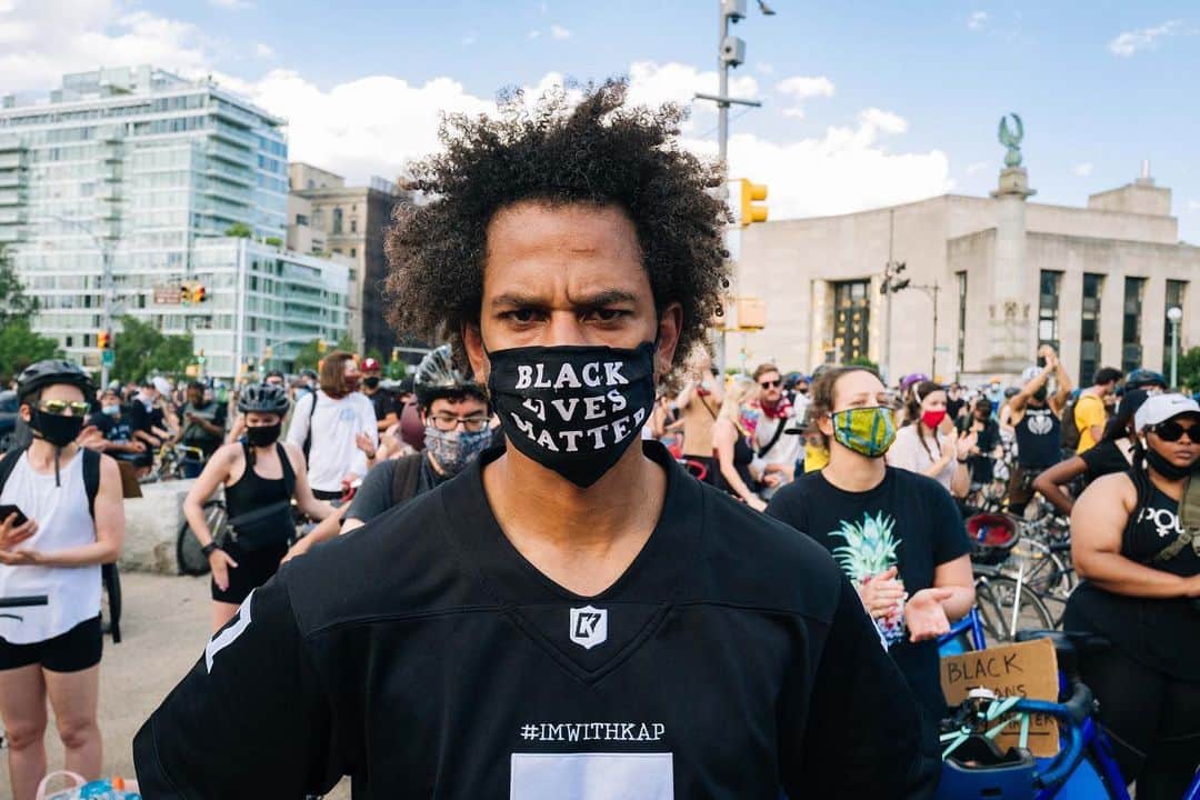 Vogueさんのインスタグラム写真 - (VogueInstagram)「Bike protests over racist policing have been raging across New York for weeks, and they show no sign of slowing down, as Sunday’s 15,000-strong rally for Black trans lives proved. While bikes have always been in evidence at those protests, often with “Black Lives Matter” and “Justice for George Floyd” signs taped to them, a recent protest that started in Brooklyn on Friday—one of many across the city—put bikes front and center. “There were constant chants and uplifting from the other riders,” said Ian Reid (@ianreidianreid), who was on hand to photograph the protest for Vogue (and followed the protest on his own bike). “The sentiment amongst the riders was that them being in the street moving was equal to being a moving billboard or advertisement for what has been going on and the change that needs to be made.” Tap the link in our bio to see more. Photographed by @ianreidianreid」6月16日 3時32分 - voguemagazine