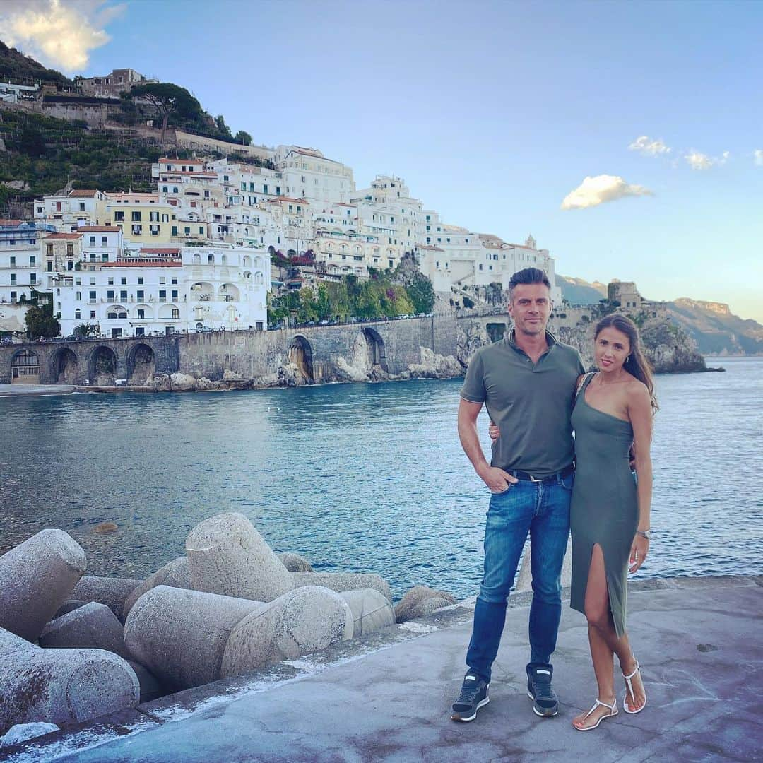 カロル・ブレッサヌッティのインスタグラム：「Amalfi in love 💙 🇮🇹   #costieraamalfitana #travellingitaly #beautifulplaces #amalfi #italiaquantoseibella #beautifuldays」