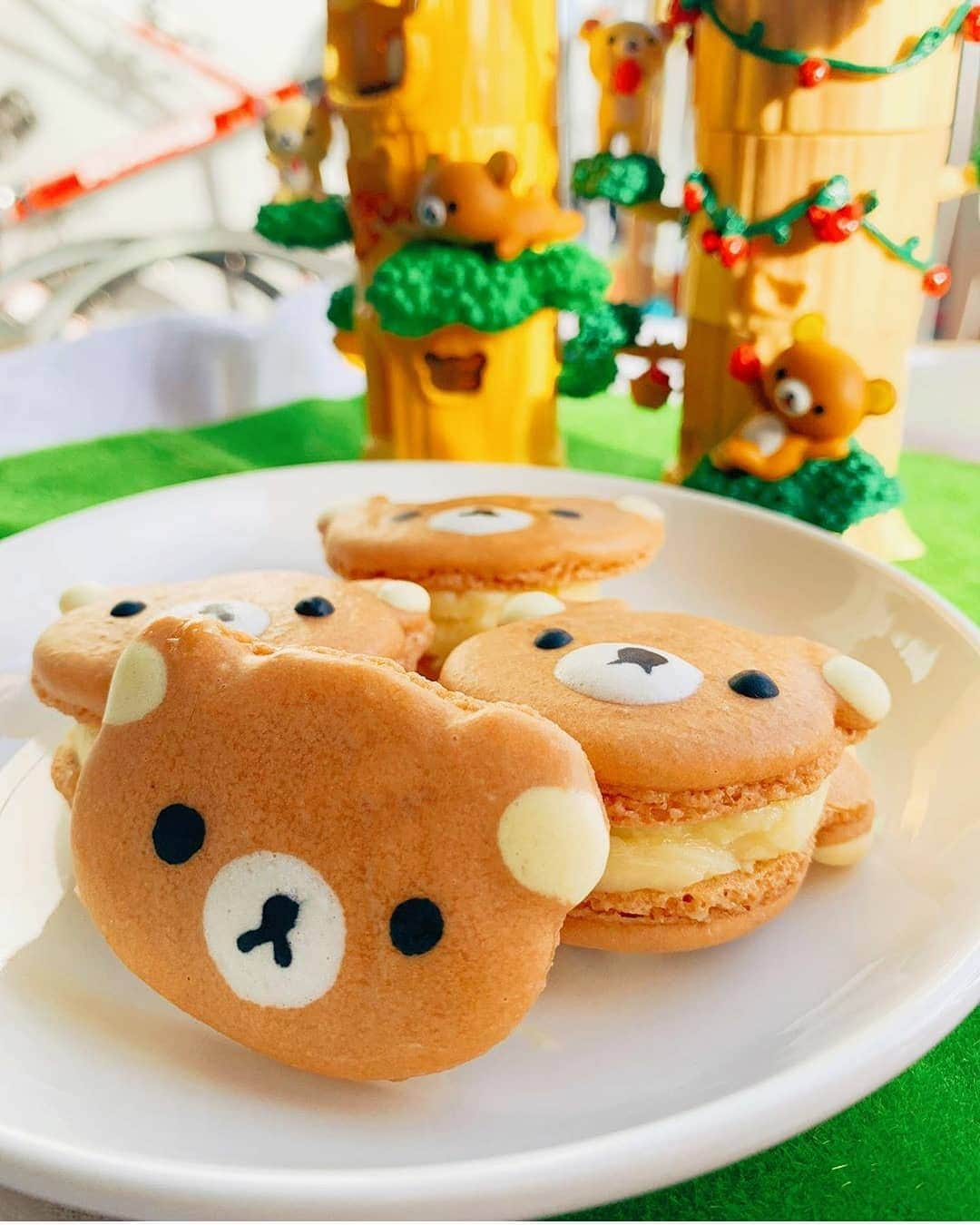 Rilakkuma US（リラックマ）さんのインスタグラム写真 - (Rilakkuma US（リラックマ）Instagram)「@shelleymadefood created these delightful Rilakkuma macarons! Their faces are picture perfect! Tag a friend who'd like to try making this sweet treat! . . . #rilakkumaus #rilakkuma #sanx #kawaii #macaron #sweets #baking #cutefood #リラックマ #サンエックス」6月16日 3時47分 - rilakkumaus