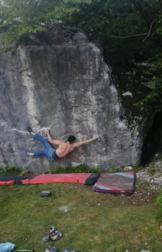 イェルネイ・クルーダーのインスタグラム：「I had such an amazing weekend in Trenta. Did a little bit of bouldering and multipitch climbing, but even more important was to spent time in incredible company with good food and countless drinks...I mean songs until sunrise 🤪. Video says it all, enjoy! • @scarpaspa @ocun.climbing @vibram @snowmonkey」