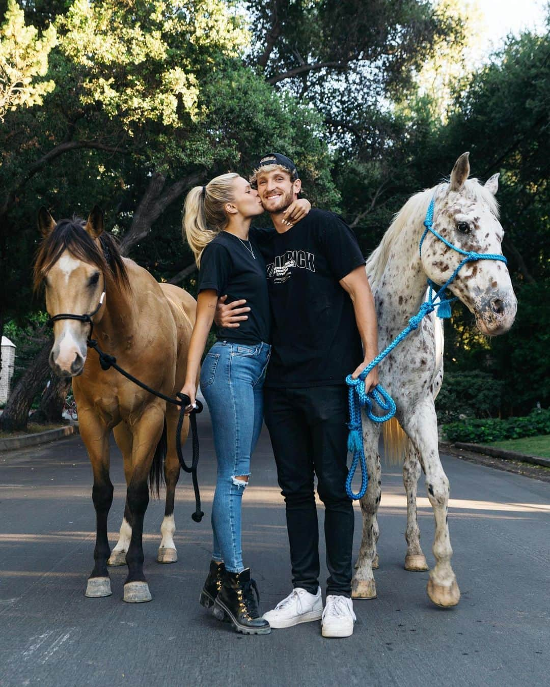 ローガン・ポールさんのインスタグラム写真 - (ローガン・ポールInstagram)「she said she wanted a horse」6月16日 3時58分 - loganpaul