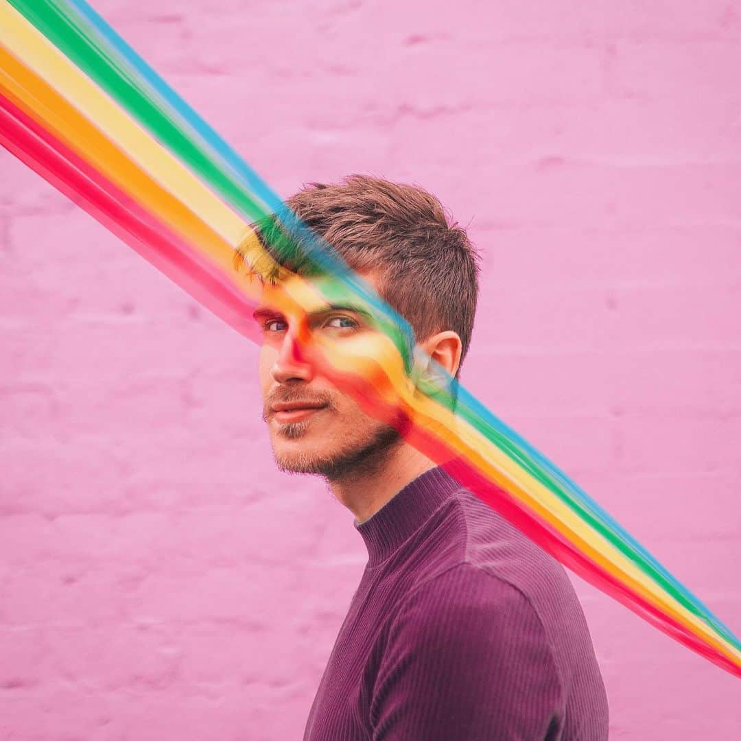 ジョーイ・グレーセッファのインスタグラム：「not to be gay but I really love being gay 🌈 happy pride!! 📸 @escapingyouth Let’s make the comment section a rainbow ❤️🧡💛💚💙💜」