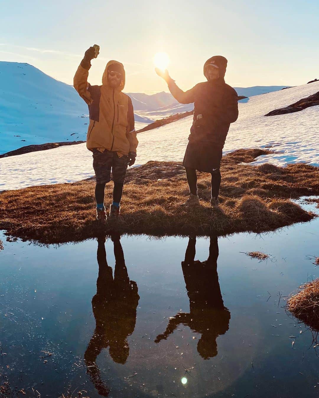 ステール・サンドベックさんのインスタグラム写真 - (ステール・サンドベックInstagram)「Cheers to LiFE!🍻 Been on a few adventures up in the mountains of Norway lately🙌🏼 Life is simple and good out there🏔🧘🏽‍♂️」6月16日 4時33分 - stalesandbech