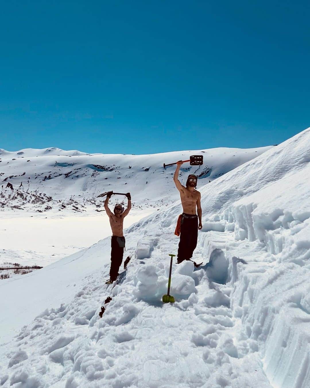ステール・サンドベックさんのインスタグラム写真 - (ステール・サンドベックInstagram)「Cheers to LiFE!🍻 Been on a few adventures up in the mountains of Norway lately🙌🏼 Life is simple and good out there🏔🧘🏽‍♂️」6月16日 4時33分 - stalesandbech