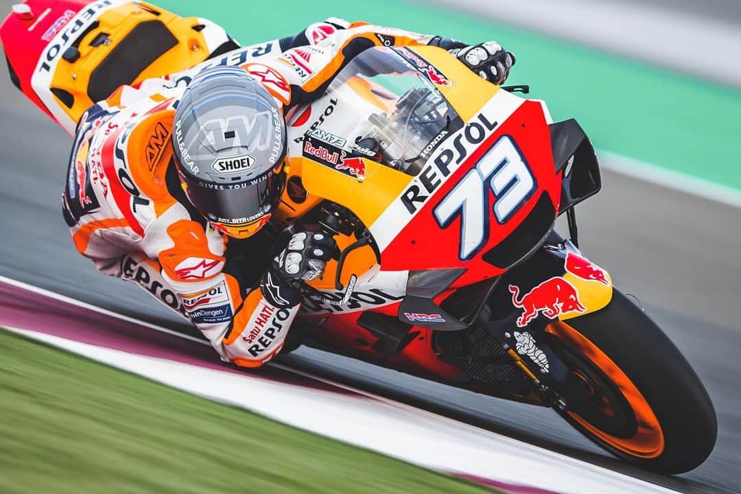 レプソル・ホンダのインスタグラム：「Elbows. Left ⬅️ Right ➡️ and Centre ⬇️ . . . #MotoGP #Return #AM73 #AlexMarquez #Racing #Repsol #Honda #Racing #RepsolHonda #HRC #RC213V #ThePowerOfDreams #Racing #Motorcycle #Team #OneHeart」