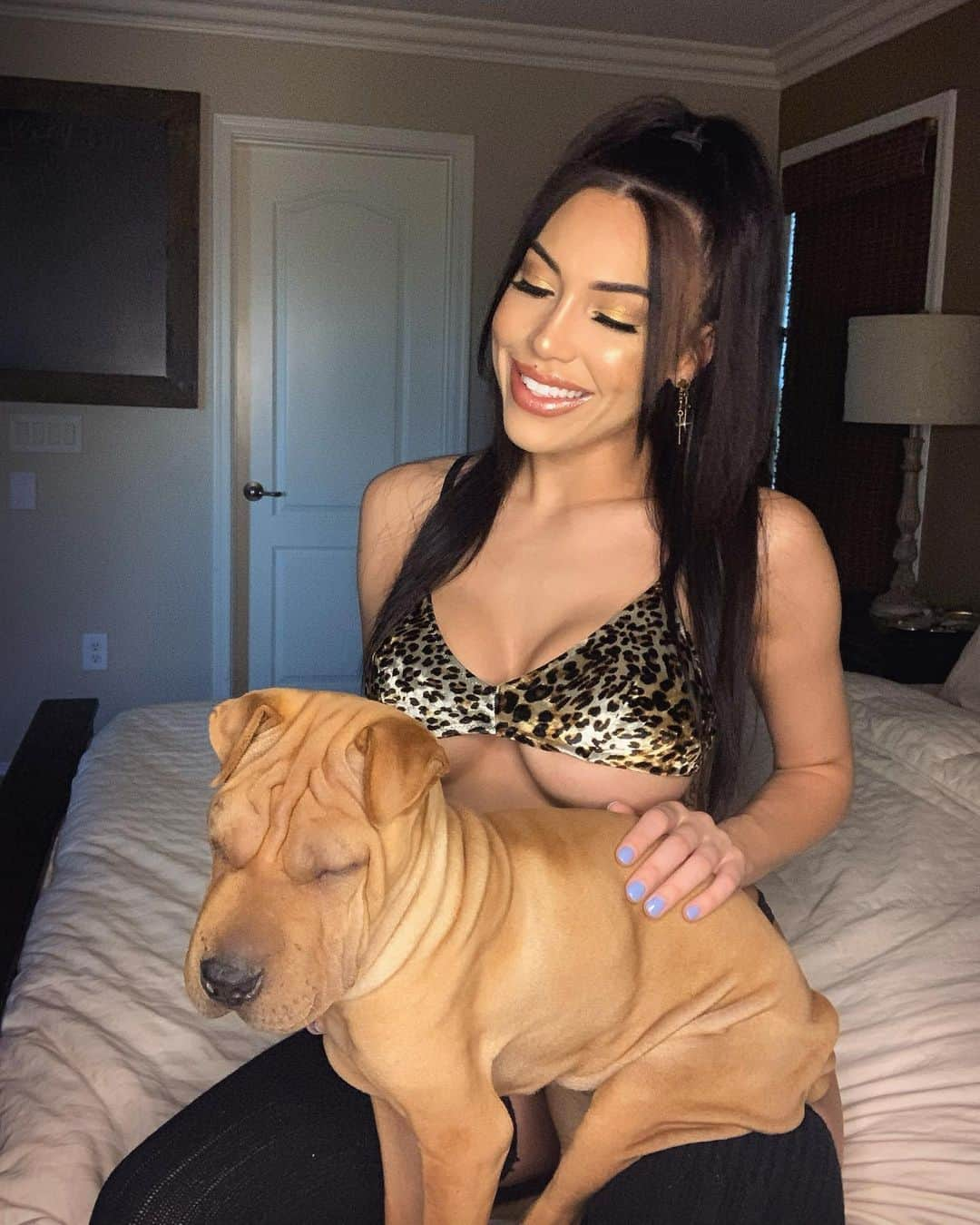 Rainey Jamesさんのインスタグラム写真 - (Rainey JamesInstagram)「New nose, new dog, same ho🤷🏻‍♀️😅 Everyone meet my newest baby girl, Winnie! She is a Shar Pei (not sure how old she is exactly since I rescued her, but the vet thinks about 10 months old!) She was found on the streets, abused #adoptdontshop . My old nose was also rescued (and abused lol domestic violence jokes aren’t funny though🤦🏻‍♀️), but thankfully rescued by a plastic surgeon👨🏼‍⚕️and reconstructed into a better functioning, better looking version of it’s original. Enjoy🤗」6月16日 4時41分 - badgirlraineyj