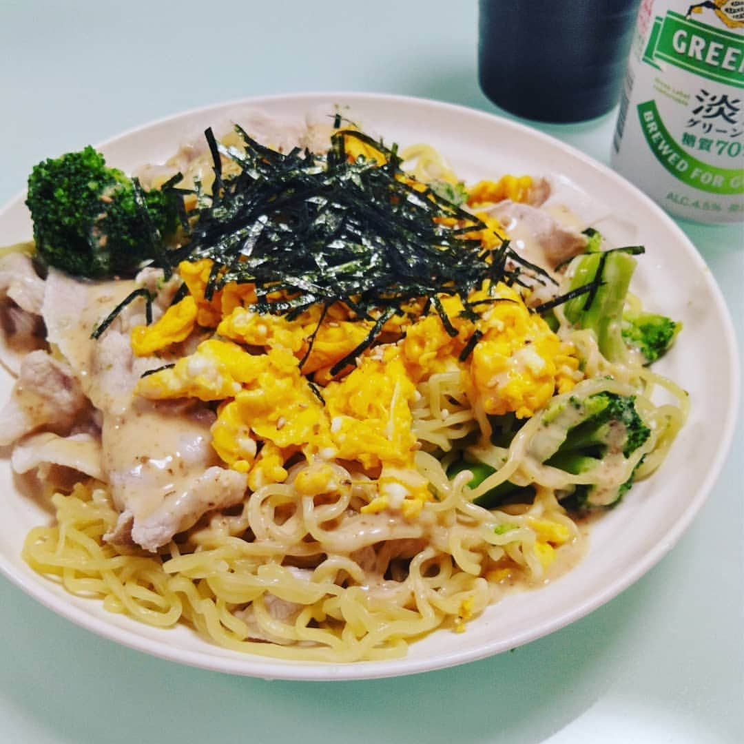 カズレーザーのインスタグラム：「冷やし中華サラダ  #冷凍ブロッコリー #豚しゃぶ # #ブロッコリーを食べろと後輩に叱られ仕方無く」