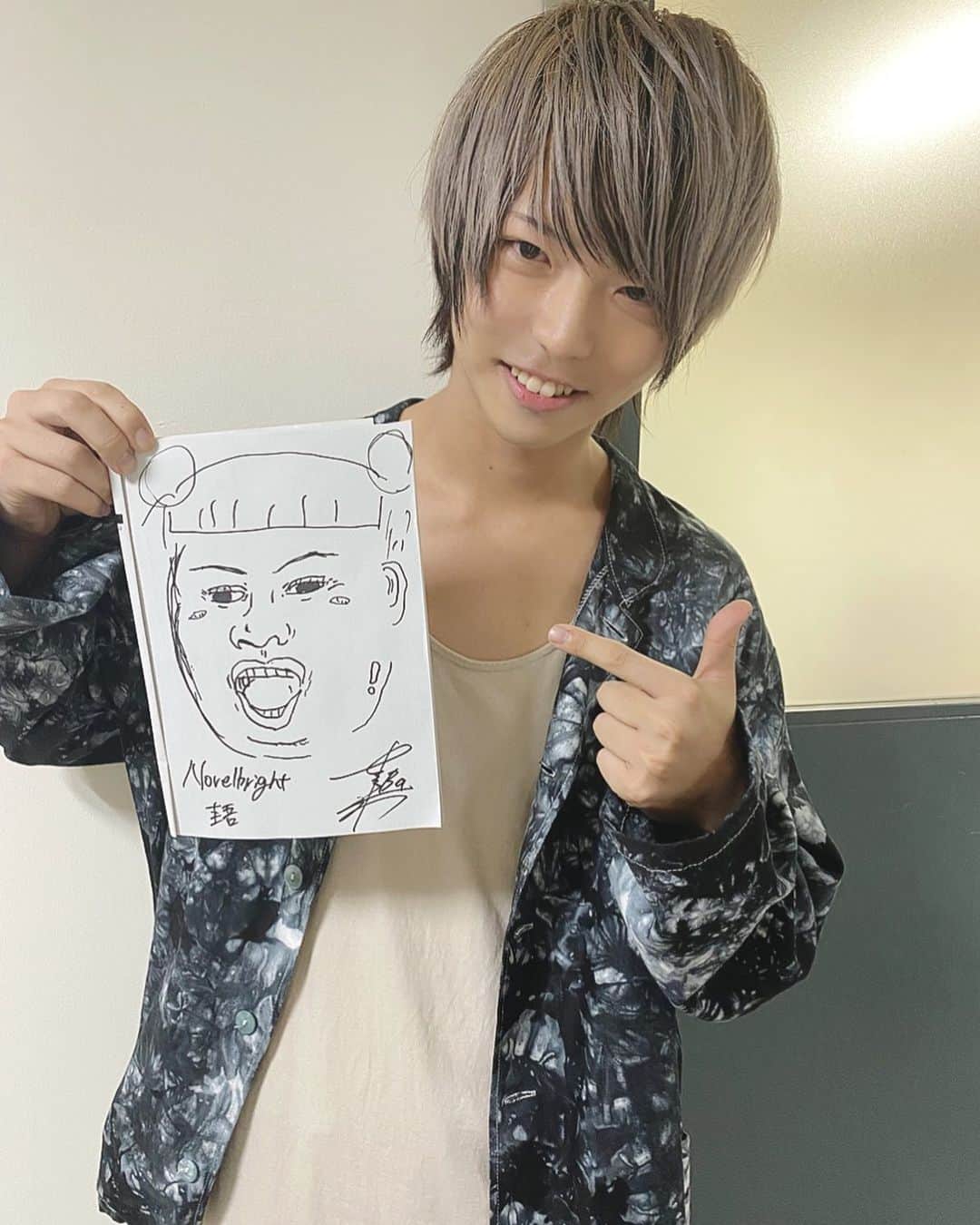 圭吾のインスタグラム：「渡辺直美さんと共演だったので似顔絵描いて渡しました。笑」