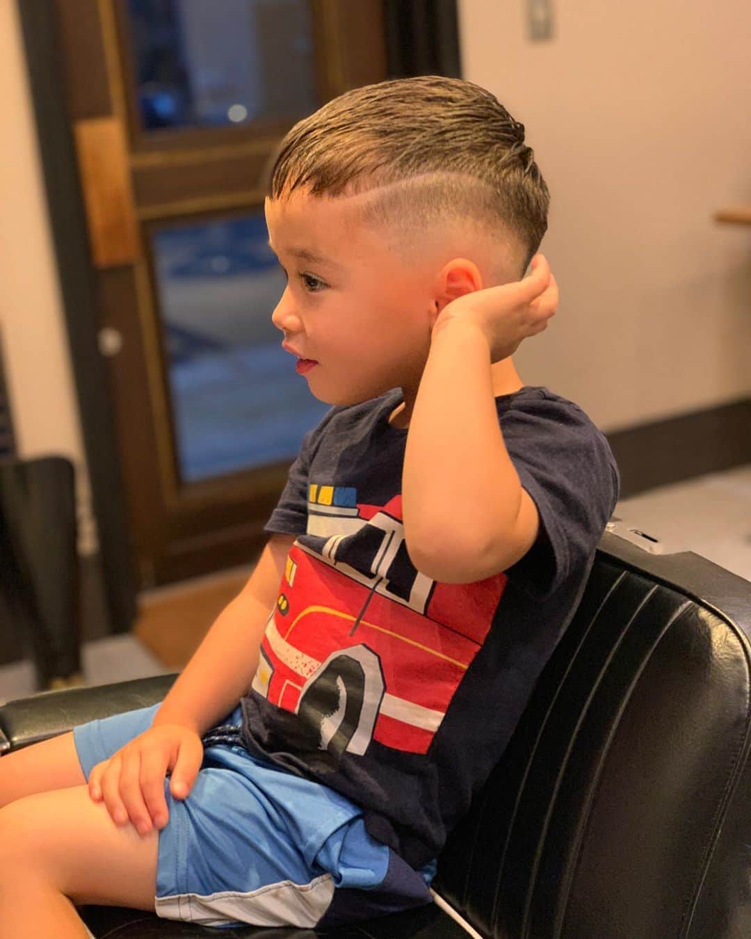 エリナ シルカのインスタグラム：「Fresh new cut 😎 なんか髪切ったら少年になった😭🥰」