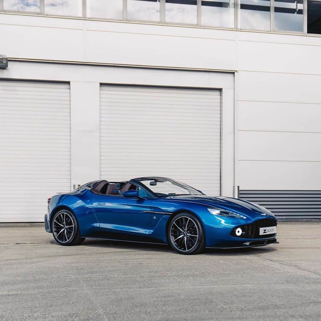 CarsWithoutLimitsさんのインスタグラム写真 - (CarsWithoutLimitsInstagram)「Minq Blue #AstonMartin #VanquishZagato  Photos @internationalcollectables  #carswithoutlimits」6月15日 20時26分 - carswithoutlimits