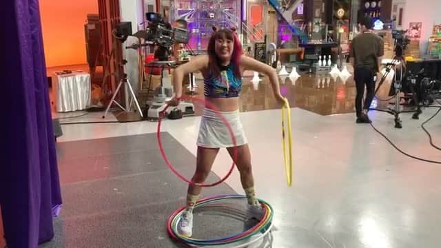 日本テレビ「ウチのガヤがすみません！」のインスタグラム：「明日23:59〜ウチガヤです‼️📣✨ 先週に引き続き、かくし芸SP第2弾😄‼️ ガヤ芸人⑩組が㊙️技を披露🔥 【ゲスト】#コロッケ さん＆#めるる (生見愛瑠)さんが、合格or不合格を判定します☝️✨ . . 🔻#フワちゃん 👉7本フラフープに挑戦🔻#鬼越トマホーク 👉グラスハープで癒しをどうぞ🔻#相席ケイ 👉舌を使って盲牌🔻#チョコプラ長田 👉収録中に手作り楽器🔻#チョコプラ松尾 👉堺正章さんの秘技挑戦🔻#キャツミ 👉ジャグリングで新たな才能を発揮🔻#チャッキーちゃん 👉10連けん玉奇跡起こる❓🔻#西村ヒロチョ 👉ロマンティックなフレアバーテンディング🍹🔻#インポッシブル 👉鼻フック🆕ver.🔻#りんごちゃん 👉Tシャツ重ね着チャレンジ👚🔻#リニア 👉ガヤ初登場のアイス芸🍨  #ウチのガヤ #ウチのガヤがすみません」