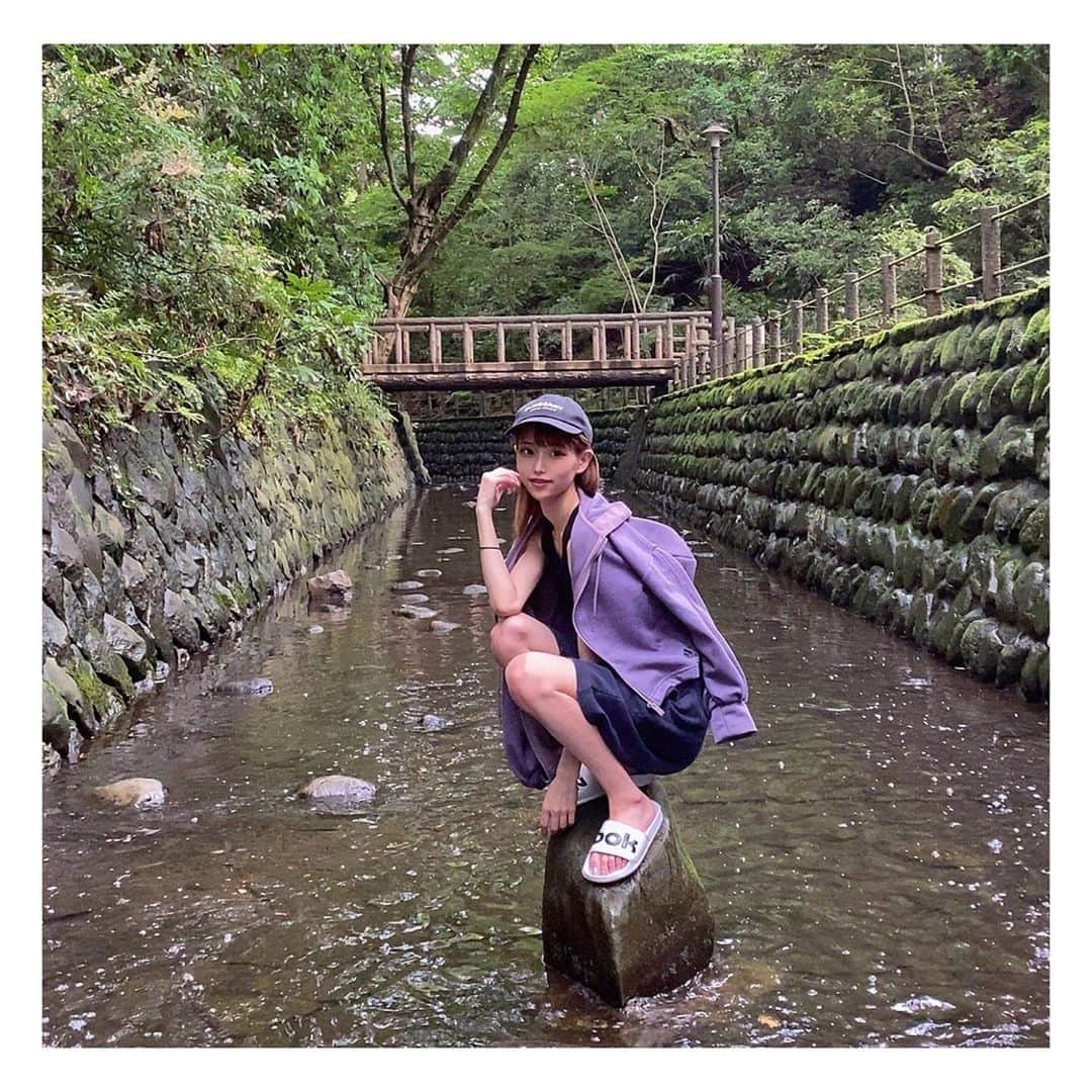 のインスタグラム：「マイナスイオン浴びて生き帰った💛  #自然#マイナスイオン#川#トレーニング#フィットネス#モデル#腹筋女子#格闘技#筋トレ女子#筋肉#くびれ#美乳#美脚#美容」