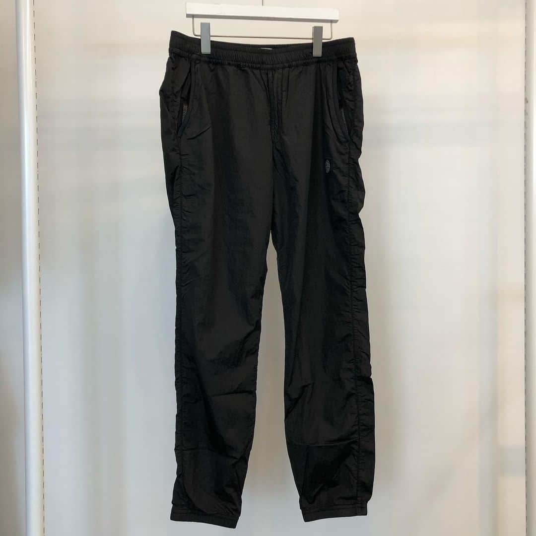 のインスタグラム：「＜STONE ISLAND＞ "NYLON METAL RIPSTOP PANTS” #stoneisland #harajuku_beams  #beams #newarrival#japan#tokyo#harajuku#fashion#mensfashion#日本#東京#原宿#ファッション#メンズファッション#ビームス」