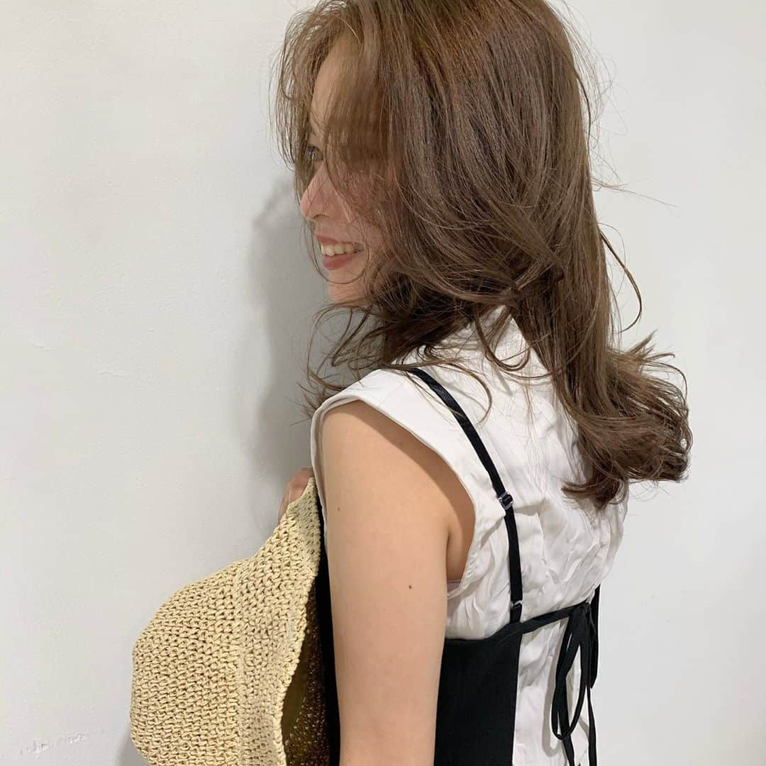 高田茉実さんのインスタグラム写真 - (高田茉実Instagram)「先日髪の毛すこし きりました◎ @yoshiyasu1007  ootd tops @randeboo_official  ops @lilou__official  #randeboo  #Randompleatsnosleeve」6月15日 20時41分 - __mamico