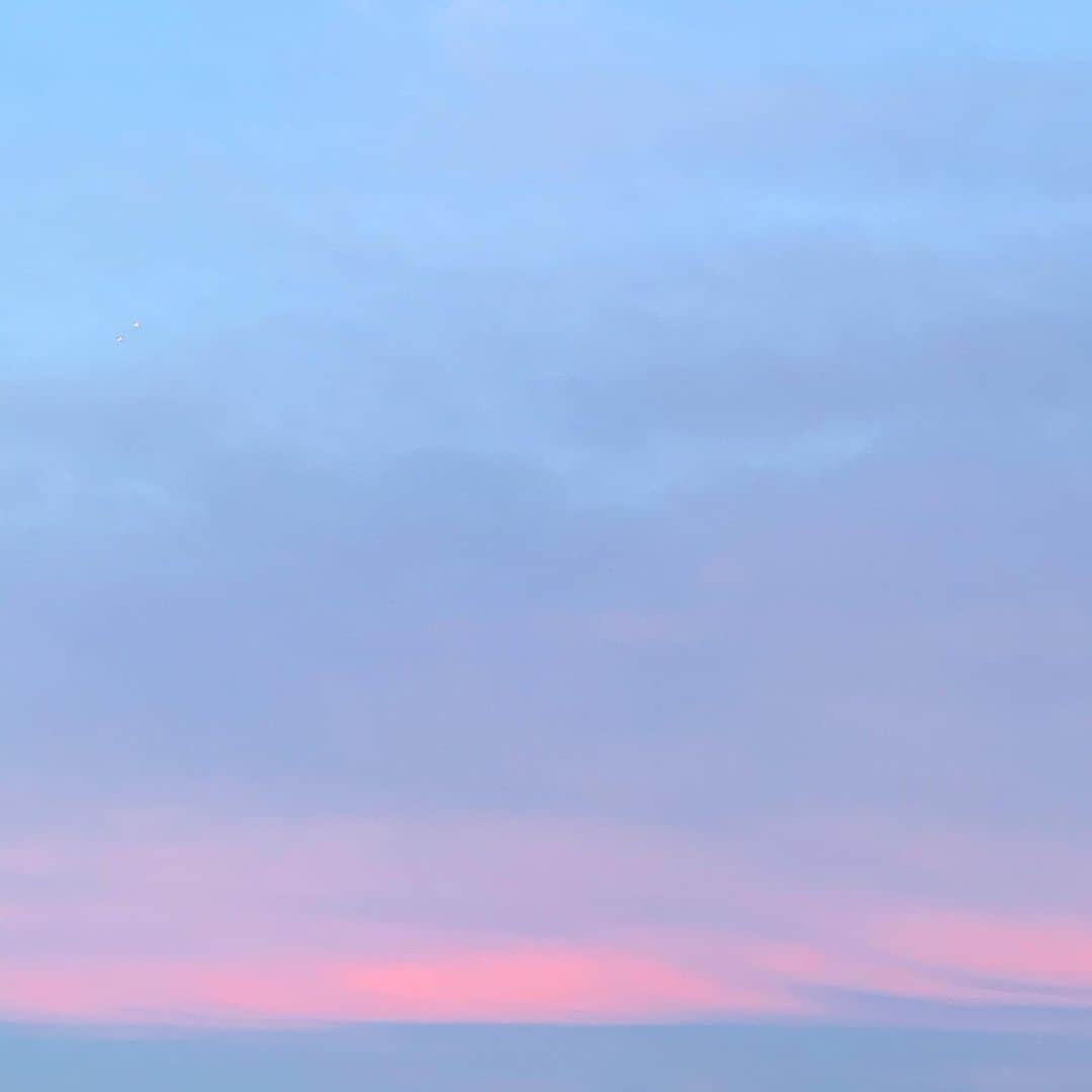 ノーマさんのインスタグラム写真 - (ノーマInstagram)「1日のご褒美時間。 美しさにふるえてまう🐒♥️ #sunset #夕陽」6月15日 20時49分 - noma77777