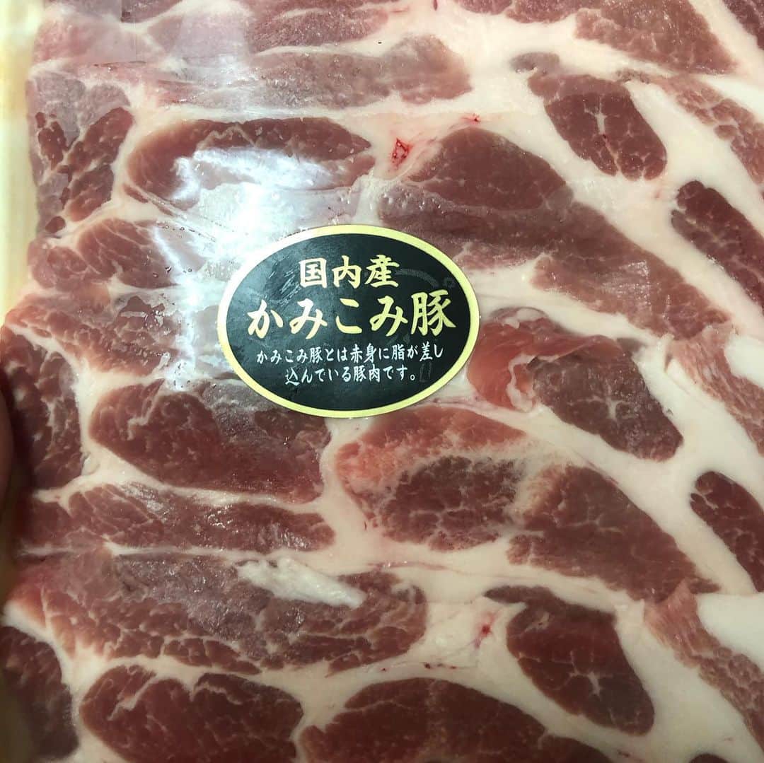 石川蓮美さんのインスタグラム写真 - (石川蓮美Instagram)「#カチコミ 豚と見て、 気合いはいってんなぁ！とおもったら #かみこみ豚 でした。 #北海道 #美味しい豚肉  #味噌 詰めにして、焼き入れるわ。」6月15日 20時53分 - hasumin.n819