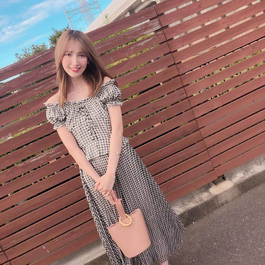 田中菜津美さんのインスタグラム写真 - (田中菜津美Instagram)「最近雨ばっかだったので 晴れた時の写真を☀️ . 久しぶりに私服タグ付けしてます💕 . セットアップは　去年買ったものなんだけど 初めて着ました👗笑 . バックは　@milaowen_official で 最近買ったんだけどとっても使いやすい🥺 . #ootd #私服 #コーデ　#夏服　#リリーブラウン #lilybrown #ミラオーウェン #fashion」6月15日 20時58分 - natsumitanaka_0810