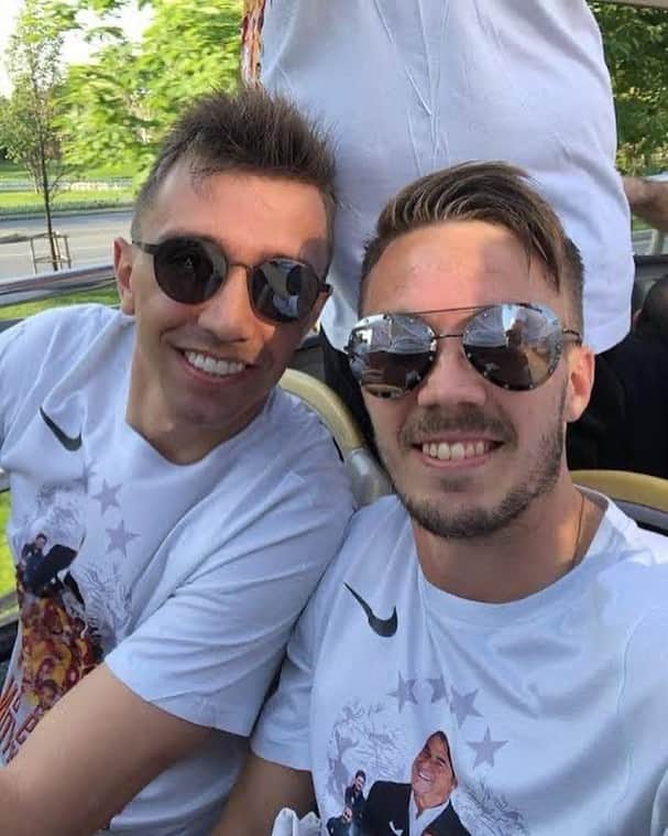 マルティン･リネスのインスタグラム：「My dear friend. With your character and professional work you will come back stronger than ever. All the best for your recovery ❤️💛」
