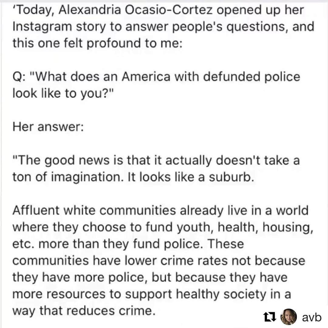 ミラーナ・ヴァイントゥルーブのインスタグラム：「Hello white followers, Your privilege isn’t a bad thing. Everyone should have it.」