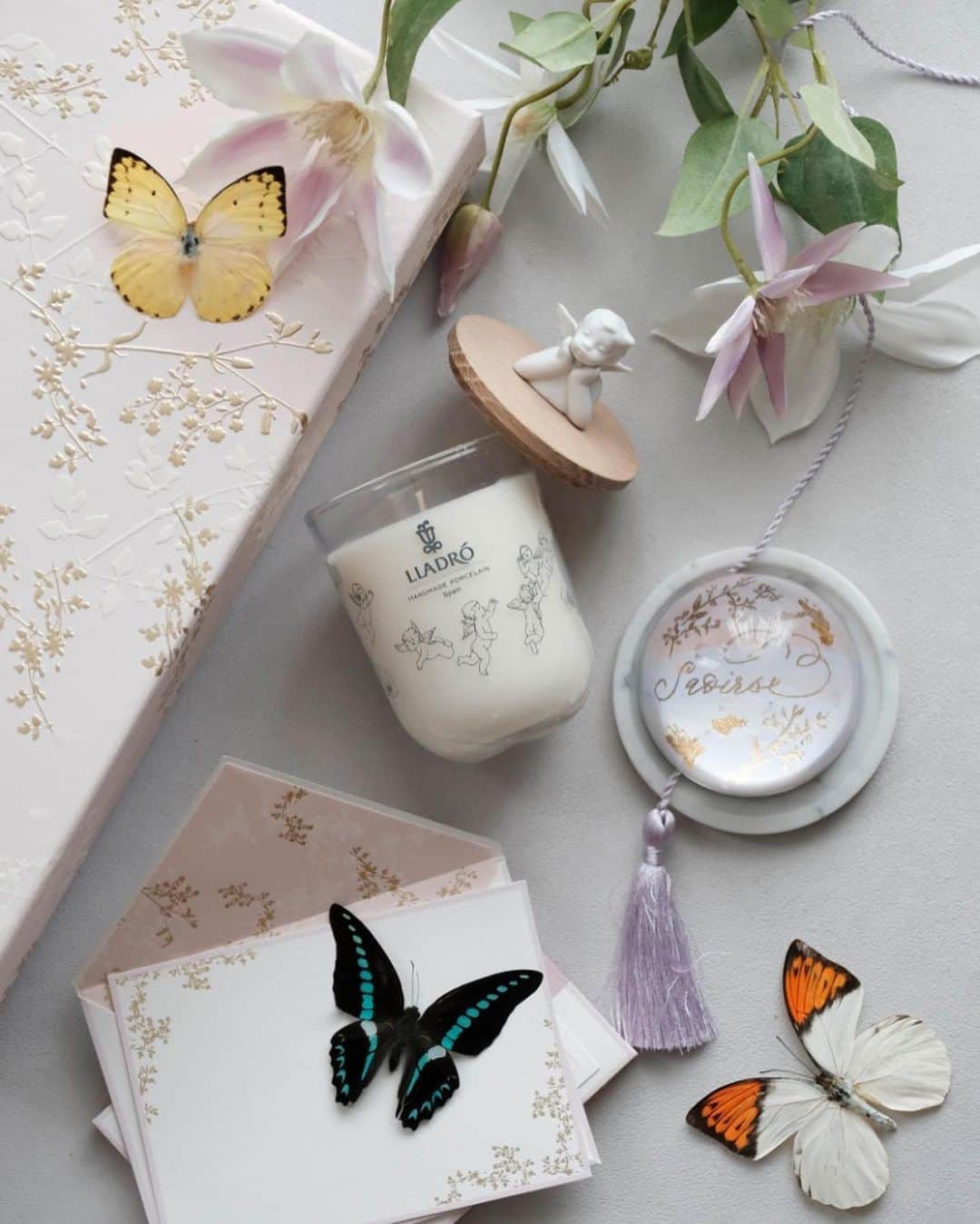 Veronica Halimさんのインスタグラム写真 - (Veronica HalimInstagram)「When small details matter - latest packaging design project for Baby Saoirse personalized gift box and bespoke stationery, pretty little thing called love. — #stationerydesign #truffypi #packagingdesign #prettypackaging #giftbox #pastel #luxurygift #calligraphystyling #lilac #babygirl #tassel #bespokestationery」6月15日 21時08分 - truffypi