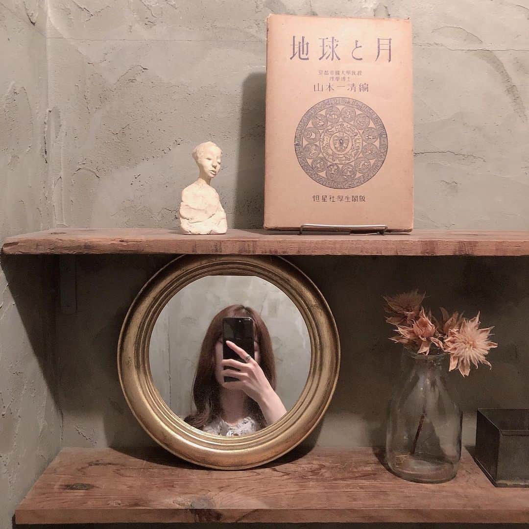 日下部美愛のインスタグラム：「🤍🤍 . . #cafe #photo #japan #model #me #hair #fashion #makeup #selfie #followme #instagood #camera #instadaily #dailylook #自撮り #한국 #맞팔 #사진 #데일리 #데일리룩 #인스타사진 #인스타그램 #일본인 #패션　#おうち時間」