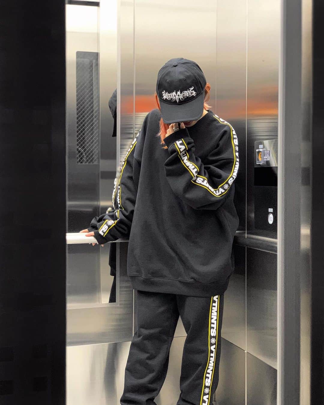 AYINさんのインスタグラム写真 - (AYINInstagram)「・ ・ ・ New arrival✔️ 20AW @vetements_official・ ・ ・ ・ ・ ・ available at store✔️ ・ ・ ・ ・ ・ #vetements #AYIN #20aw #newseason」6月15日 21時13分 - ayin_japan
