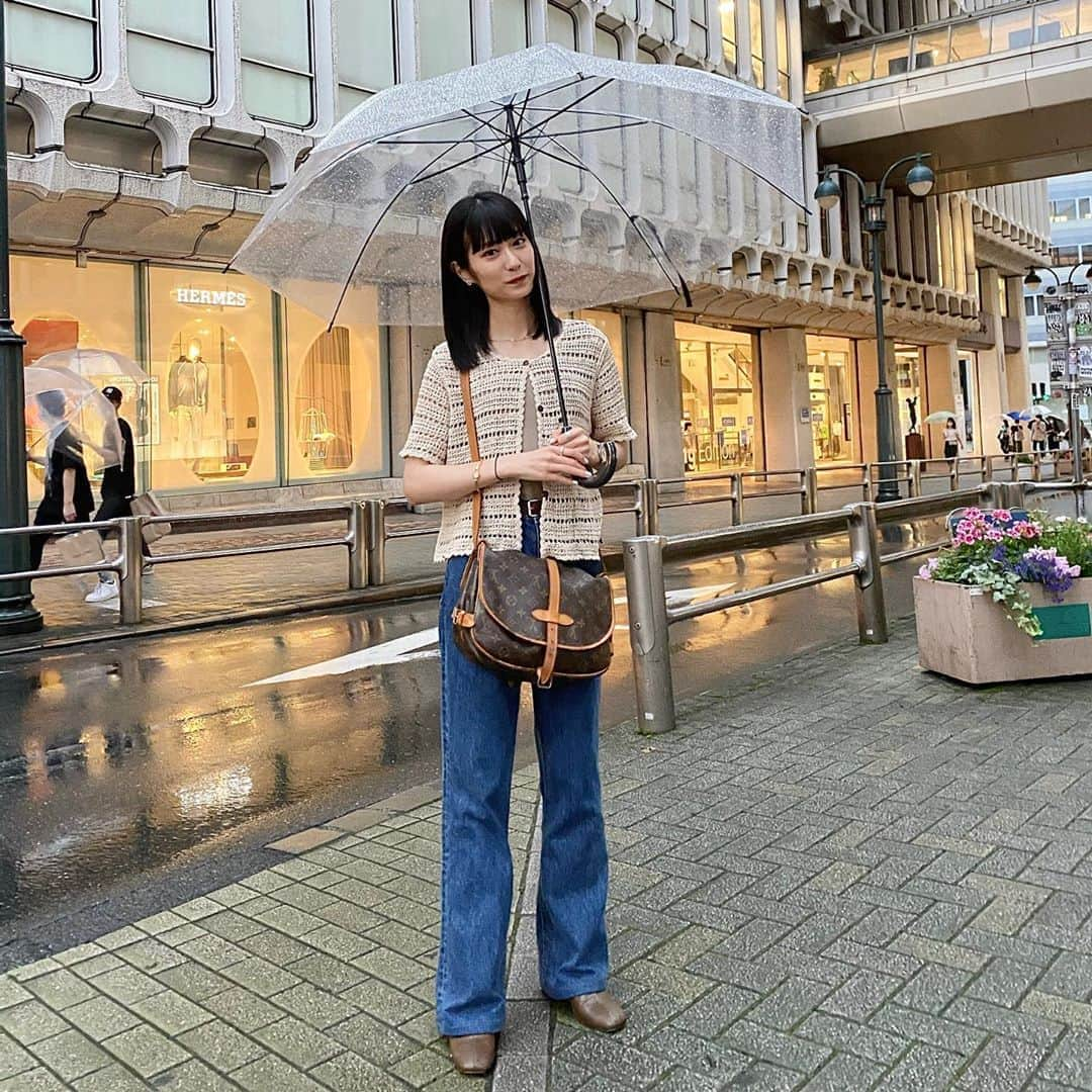 広瀬ちひろさんのインスタグラム写真 - (広瀬ちひろInstagram)「#ちひろずファッション 👗 あみあみのトップス可愛いんです @by__munir の！ 中にタンクトップ着てます🙆🏻‍♀️ 雨の日はデニム選びがちだな~ タグ付けみてね！ #by_munir #stylenanda #luisvuitton #trifle #腕にヘアゴムつけっぱなし」6月15日 21時14分 - chi_hirose