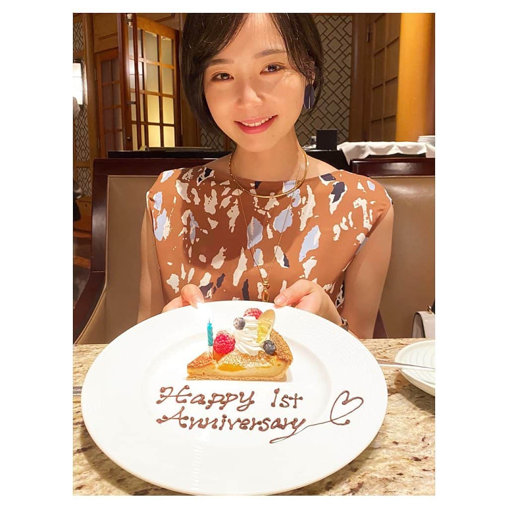 さやさんのインスタグラム写真 - (さやInstagram)「#たまにのしふく  結婚式1周年👰🏻✴︎° ウェスティンにお呼ばれしてきました😋 高層階で景色も綺麗だったし, お酒も鉄板焼も美味しかったし, すごく幸せだった〜✴︎°✴︎° お気に入りのよそゆきワンピースで。このワンピースとモードなピアスの組み合わせが, 最近の個人的No.1ヒットです😎✨ 主人はわたしのワンピースから色を拾って, 水色のダックスフント柄のシャツと, ネイビーパンツでした。写真は忘れちゃった🤭 帰宅してからは, 結婚式のアルバムをみたり, ムービーをみたりしてちょっと思い出に浸りました♥︎♡ ・ #もう高いお肉食べられない ↑ヤドンにつけてって言われた😡 脂の多いお肉が辛いお年頃だ……。 ・ one-piece. @icb_jp  choker. @noirdepoupee_official  necklace. #noirdepoupee  pierce. @uncommon_matters ・ ・ #休日コーデ #おめかしコーデ #結婚式記念日 #ウェスティンホテル東京 #恵比寿 #ワンピースコーデ #icb #uncommonmatters #デートコーデ #お仕事コーデ #オフィスコーデ #オフィスカジュアル #通勤コーデ #olコーデ #綺麗めコーデ #弁護士 #会食」6月15日 21時22分 - saya_wear