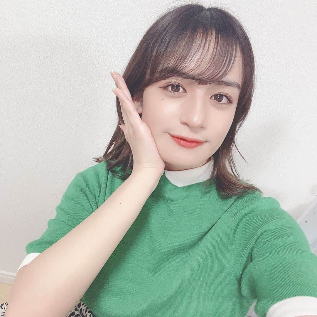 山出愛子さんのインスタグラム写真 - (山出愛子Instagram)「LINE LIVEありがとうございました！  今日のお洋服タグ付けしておきます！！ 7月31日のオンラインライブも楽しみにしていてください！！ 緑似合うって言われて めちゃくちゃ嬉しかった💚  #緑 #ダルメシアン #ダルメシアンスカート」6月15日 21時32分 - aiko_yamaide