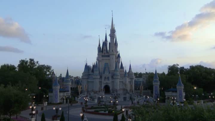 Walt Disney Worldのインスタグラム：「“If you keep on believing, the dream that you wish will come true.” Have a magical morning and enjoy this serene sunrise ☀ over Cinderella Castle at Magic Kingdom Park #DisneyMagicMoments ✨」