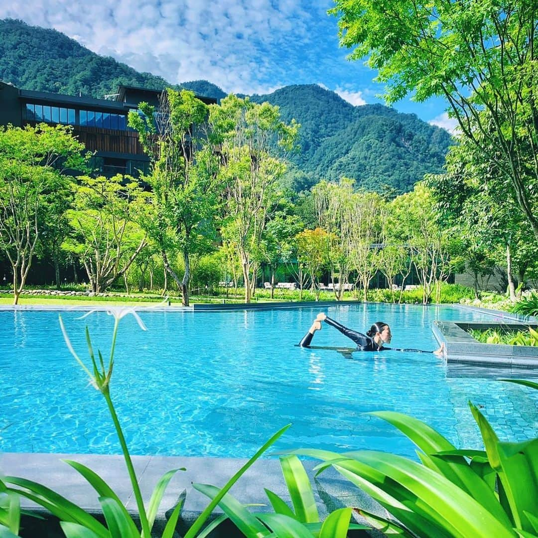 HOSHINOYA｜星のやさんのインスタグラム写真 - (HOSHINOYA｜星のやInstagram)「One of the best way to enjoy summertime, doing aquatic exercise surrounded by greenery.  #hoshinoya #hoshinoresorts #hotspring #evening #rainseason #guguan #taichung #taiwan #星のやグーグァン #台湾 #台中 #グーグァン#谷關 #星のや #星野リゾート#温泉」6月15日 21時48分 - hoshinoya.official