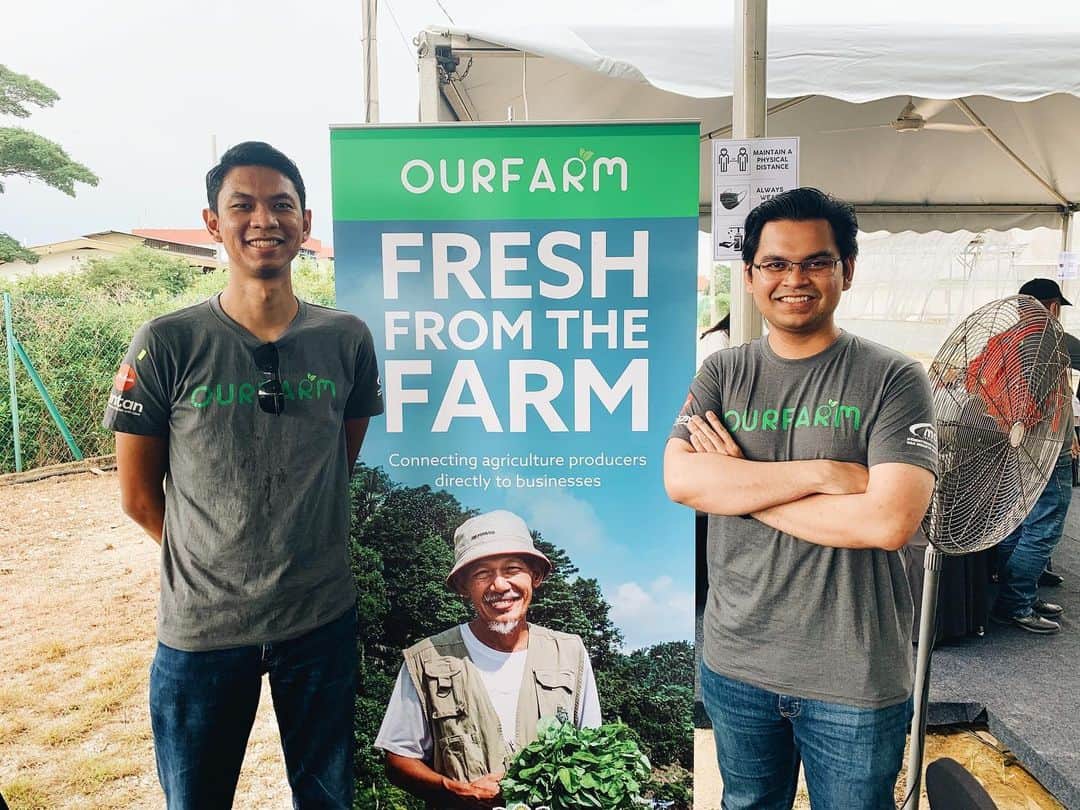 エアアジアのインスタグラム：「Scenes from today’s @ourfarmasia media launch!  OURFARM is a new business-to-business (B2B) e-commerce platform, set to revolutionise the agribusiness supply chain, enabling farmers to connect directly to businesses by providing logistical support to fulfil orders directly to businesses.  Keep swiping to check out @tonyfernandes’ vision for our latest venture. 🌿❤️👨🏻‍🌾 #ourfarmasialaunch」