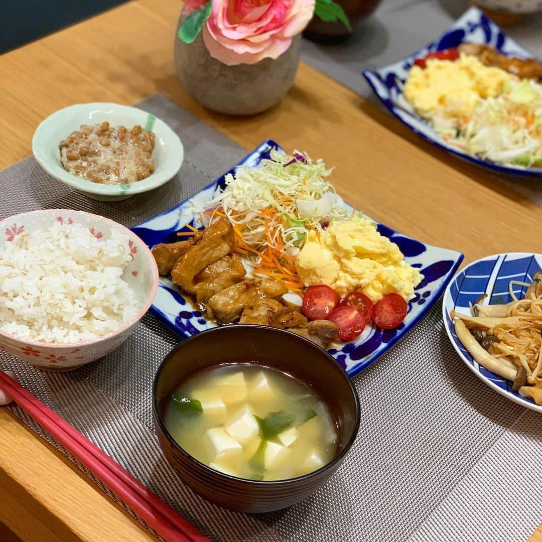 奥山夏織さんのインスタグラム写真 - (奥山夏織Instagram)「先日のご飯🍚豚ロースをガーリックソースで仕上げました🐷💓 ・ 🍴#トンテキ 🍴#きのこと醤油のバター炒め 🍴#ポテトサラダ #お味噌汁 #納豆 #押麦入りご飯 ・・・ #かおりずキッチン #cooking #料理 #主婦料理 #OL料理 #クッキング #ご飯#foodinsta #food #foodstagram #おうちご飯 #お家ごはん」6月15日 21時49分 - okuyama_kaori