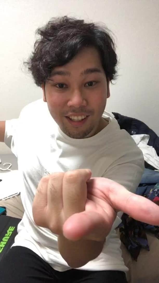 狩野大のインスタグラム：「ちくわとトッポは勘弁してくれ！ 春が終わったので未来の夏のデートコーデを決めてくれ！ 夏のデートはどうするか教えてくれ！ 浅草か鎌倉か？ シンプルで下は派手靴で！」