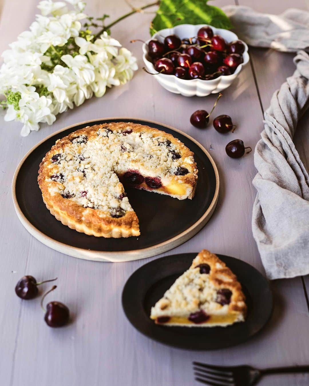 増田由希子さんのインスタグラム写真 - (増田由希子Instagram)「Made this delicious cherry tart for tea🍒😋 #cherrytart #cherry #cherries #cherryseason #baking 「タルト・オ・スリーズ」 フランス北部、アルザス地方のチェリータルト。アパレイユは、爽やかなレモン風味で暑い日でも美味しくいただけます #チェリータルト」6月15日 22時03分 - nonihana_