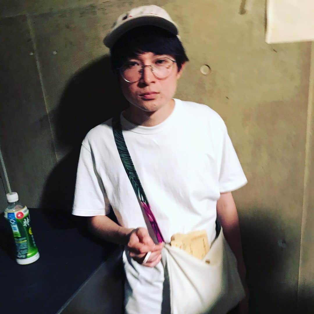 畠中悠のインスタグラム：「ちょっとインスタの事忘れてました！ 今日は∞ホール有料配信ライブ「オズワルドさんたら、もう！」 ゲスト空気階段でした！ 観ていただいた方、ありがとうございました！ インスタの事も少しずつ思い出していきます！ #オズワルド #空気階段 #水川かたまり #鈴木もぐら #無限大ホール」