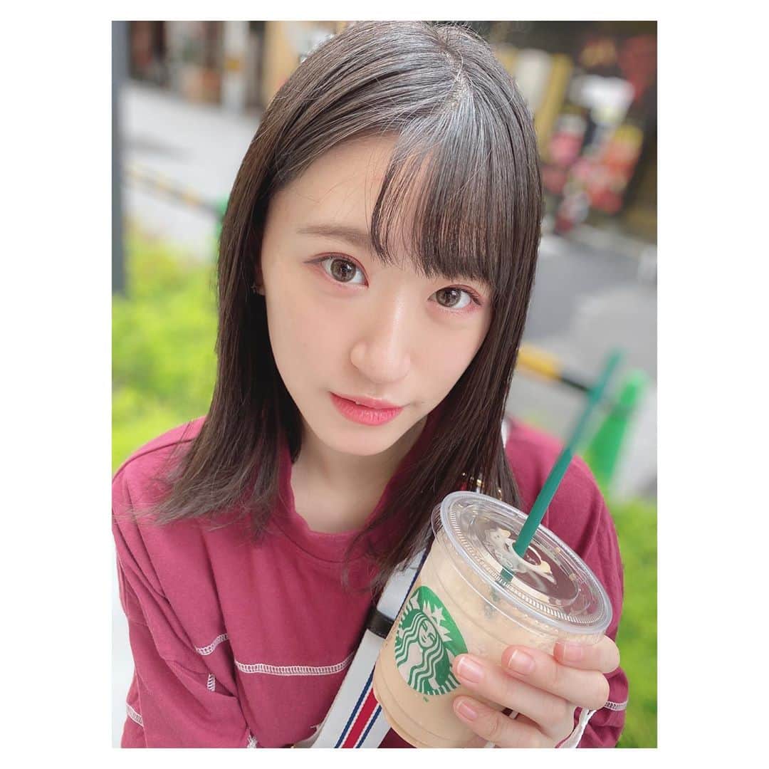 上西怜さんのインスタグラム写真 - (上西怜Instagram)「⠀ ⠀ 最近本を読んでるんですが、 全然そんなことないのに なんだか賢くなった気分になります！😆 ⠀ 机にパソコン置いて、コーヒー飲みながら本読んでる女性に憧れますっ ⠀ パソコンできないしコーヒー飲めないけど、、、🤫🤫 ⠀ ⠀ ⠀ #カフェオレは飲める！」6月15日 22時12分 - jonishi_rei