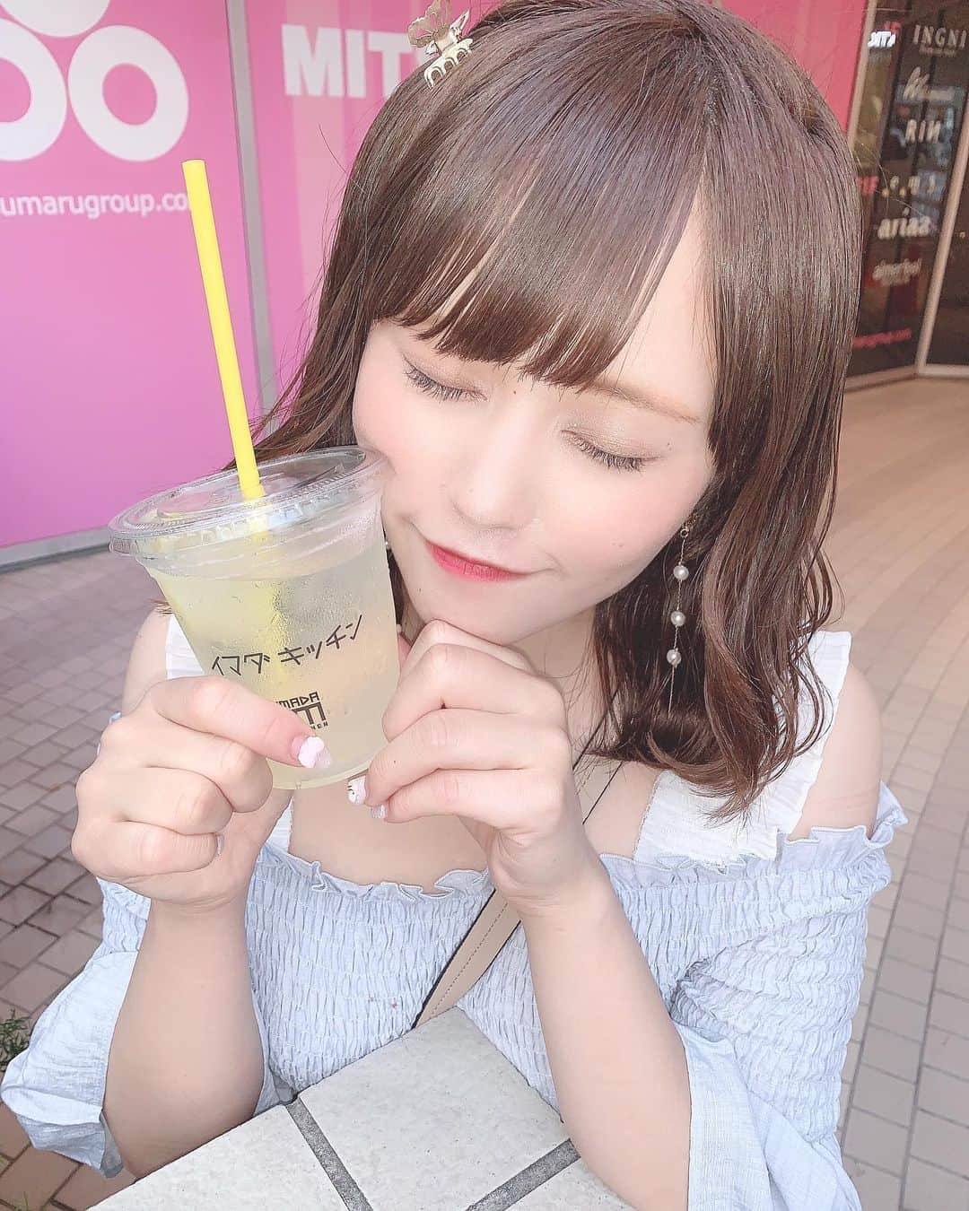 のインスタグラム：「イマダキッチン 🍋‪‪❤︎‬ 渋谷109のB2Fにあるところで、 すっきりしてて飲みやすかった（ ⸝⸝⸝ᵕ ᵕ⸝⸝⸝ ）‪‪❤︎‬ ワンピース @tittyandco_com  アクセサリー @me_percent  #渋谷109 #渋谷109店 #渋谷カフェ #渋谷グルメ #イマダキッチン #レモンスカッシュ #ティティーアンドコー #ジュース #ワンピース #渋谷カフェ巡り #カフェ巡り #カフェ好きな人と繋がりたい #犬ネイル #ネイルデザイン」