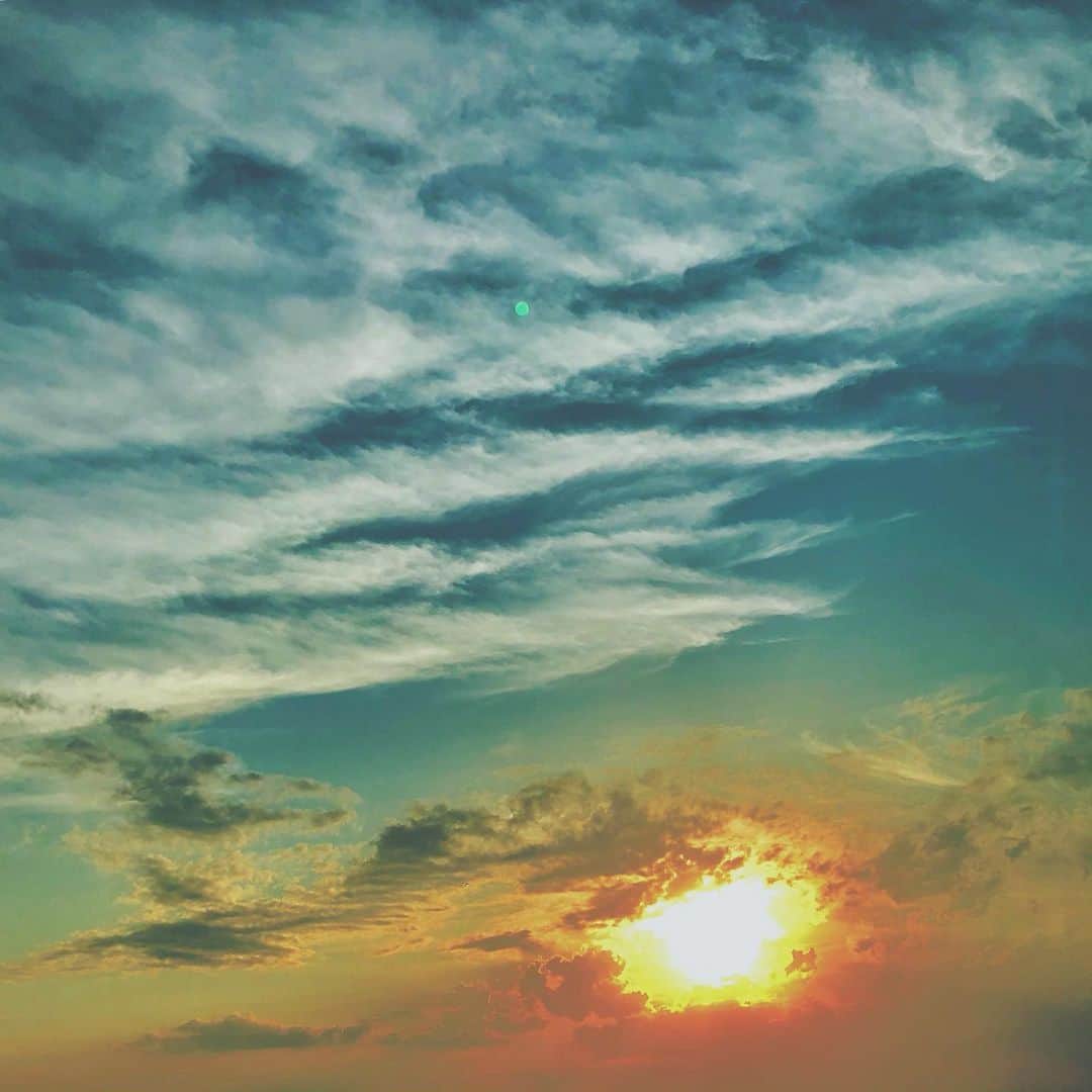 綾野ましろさんのインスタグラム写真 - (綾野ましろInstagram)「綺麗な空、、、ʚ♡ɞ  #夕焼け」6月15日 22時31分 - ayanomashiro_official